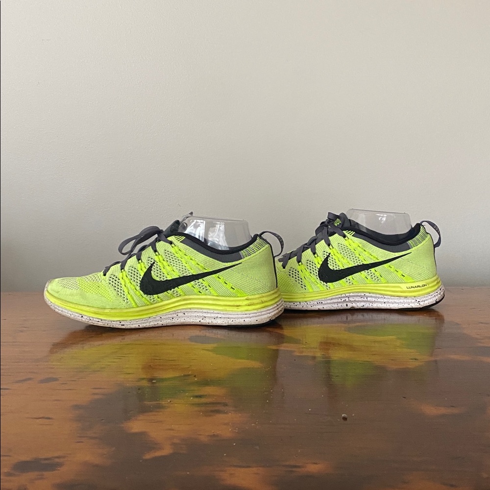 Womens Nike flyknit lunar 1+ running shoe in volt yellow and black colorway 7.5 - Picture 3 of 13